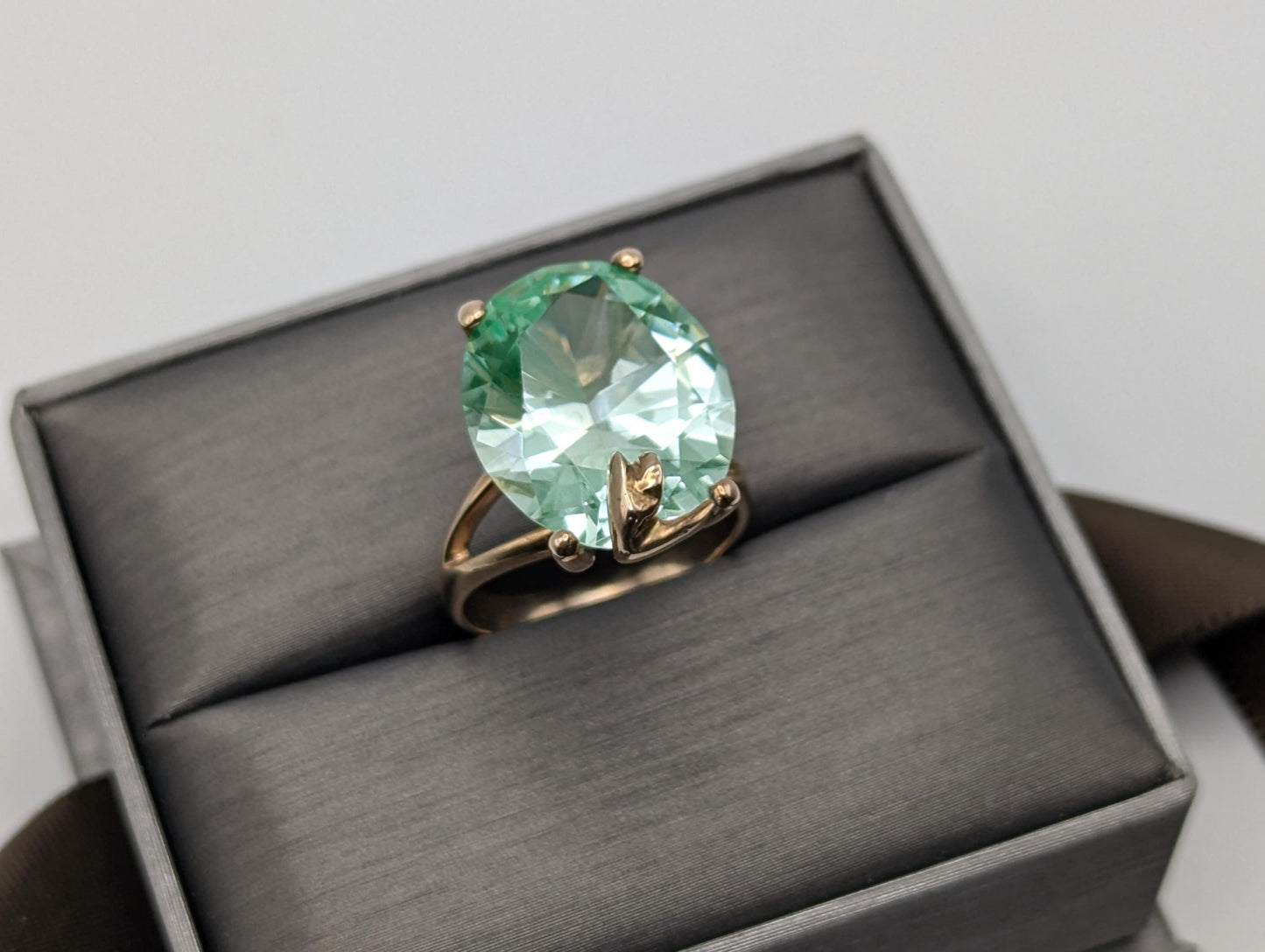 14k Yellow Gold Light Green Topaz Ring. Cocktail Statement Ring.