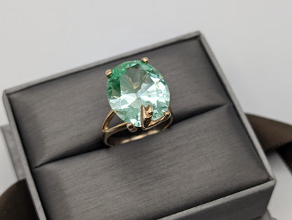 14k Yellow Gold Light Green Topaz Ring. Cocktail Statement Ring.