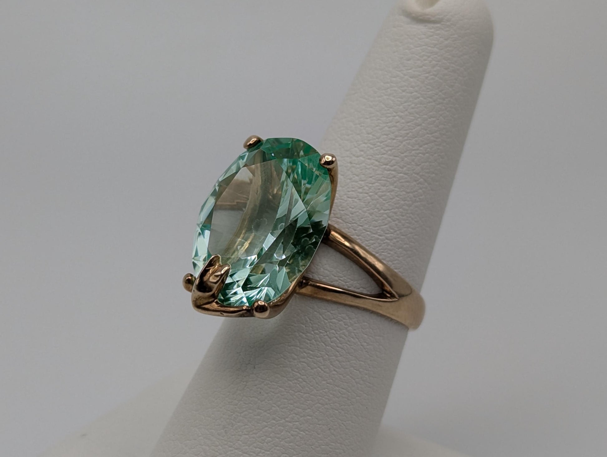 14k Yellow Gold Light Green Topaz Ring. Cocktail Statement Ring.