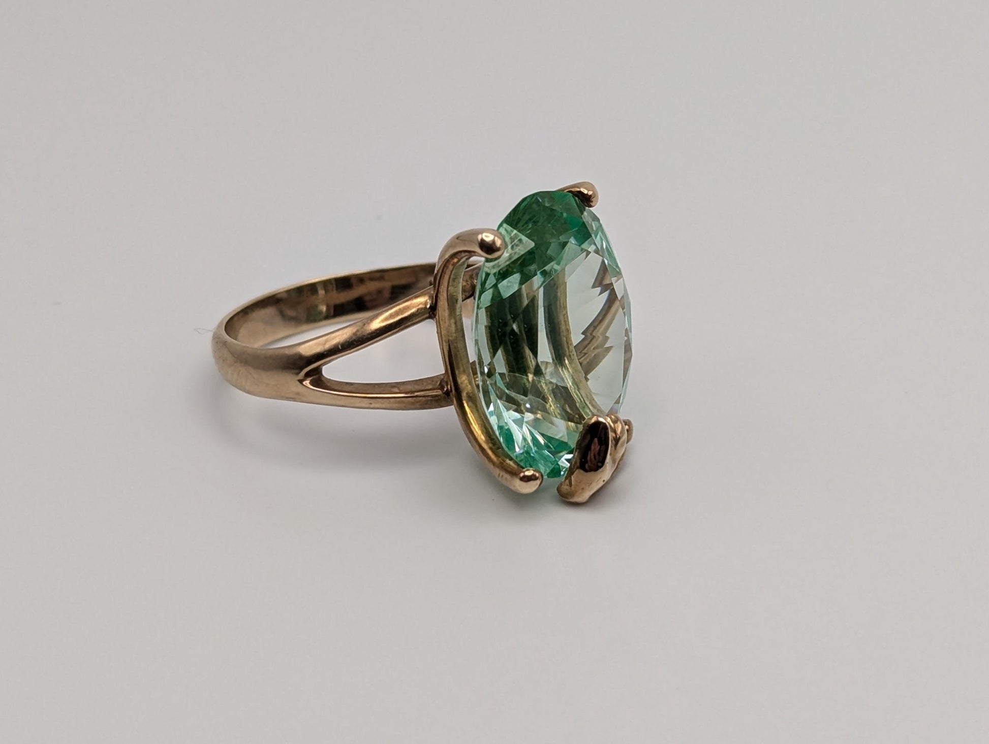 14k Yellow Gold Light Green Topaz Ring. Cocktail Statement Ring.