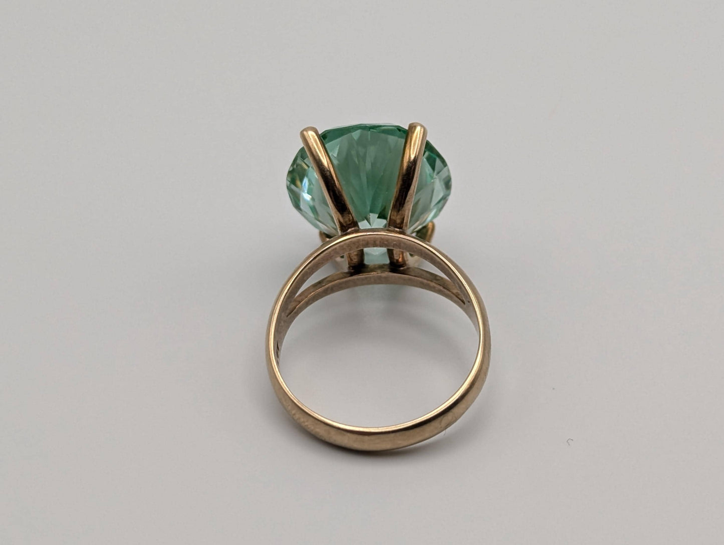 14k Yellow Gold Light Green Topaz Ring. Cocktail Statement Ring.