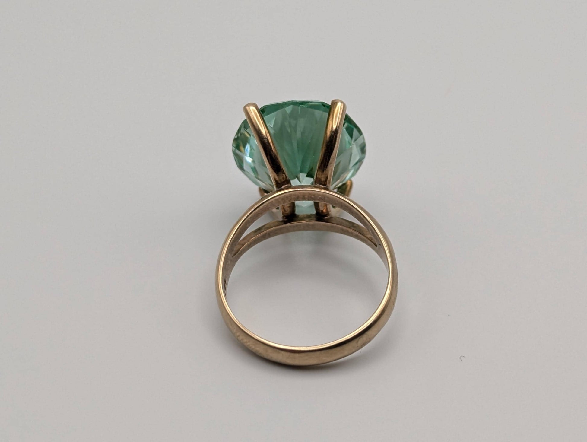 14k Yellow Gold Light Green Topaz Ring. Cocktail Statement Ring.