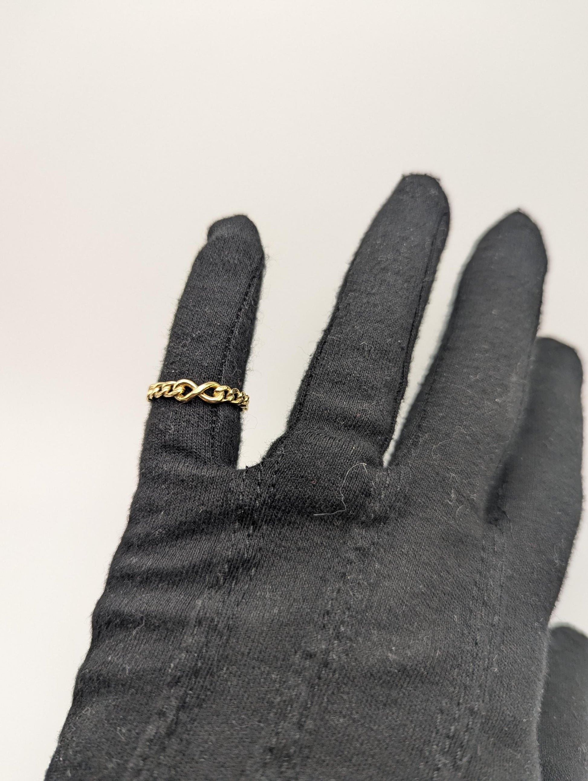 10k Yellow Gold Infinity Wedding Band. Infinity Chain Link Promise Ring.