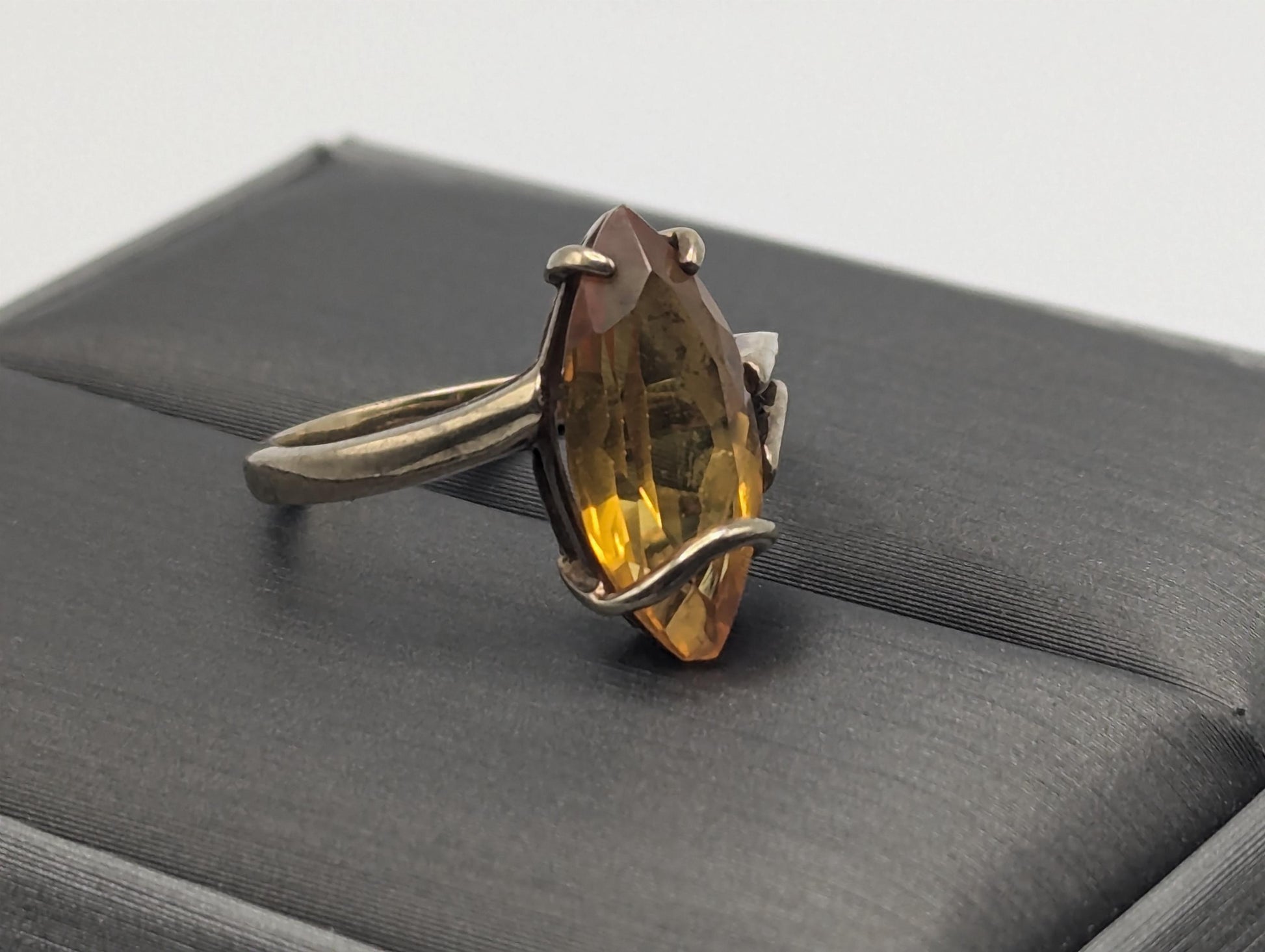 10k Yellow Gold Vintage Yellow Sapphire Stone Art Deco Ring Cocktail Pinky Ring.