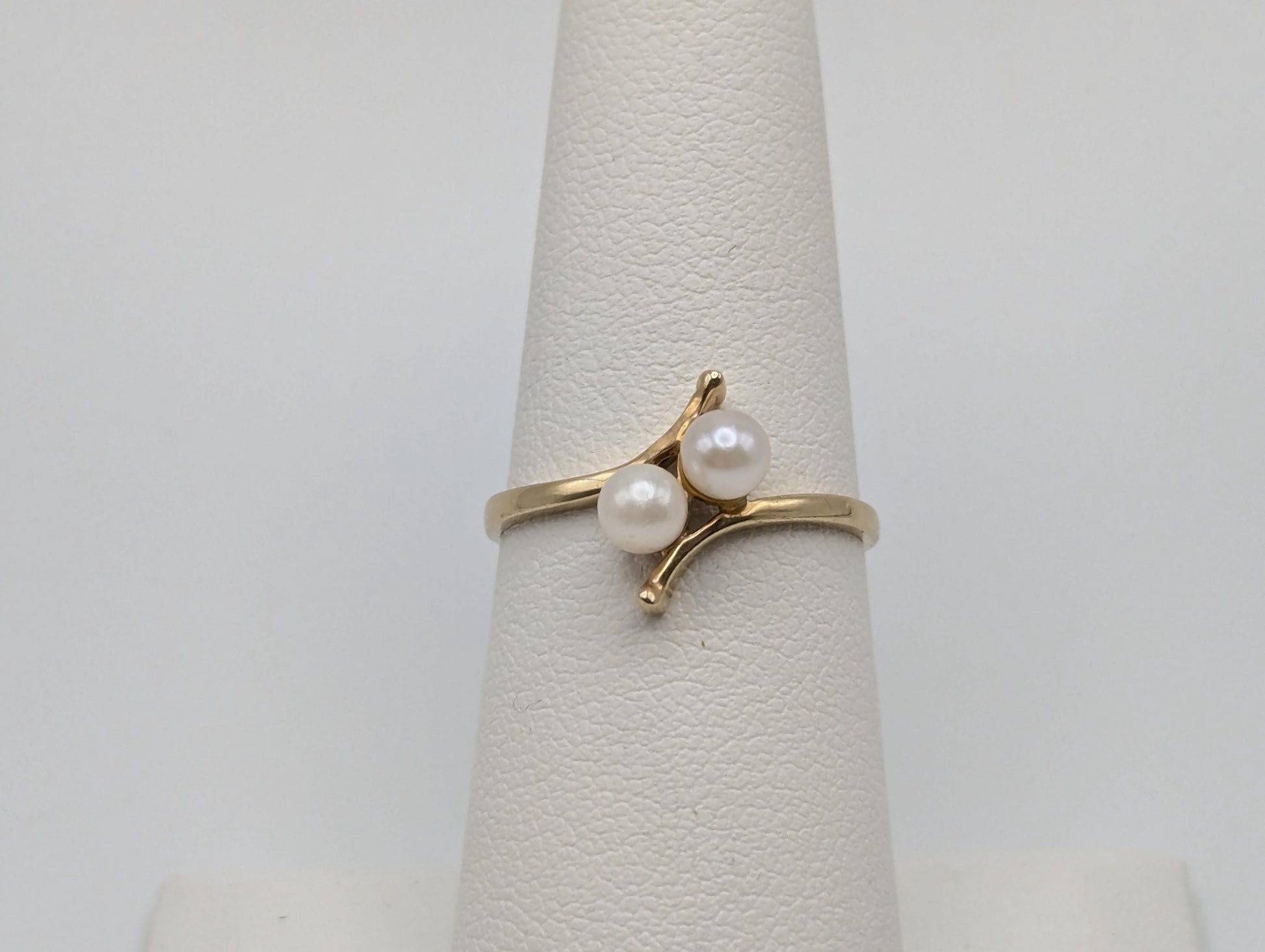 10k Yellow Gold Vintage Pearl Cluster Ring. Promise Ring. Double Pearl Ring.