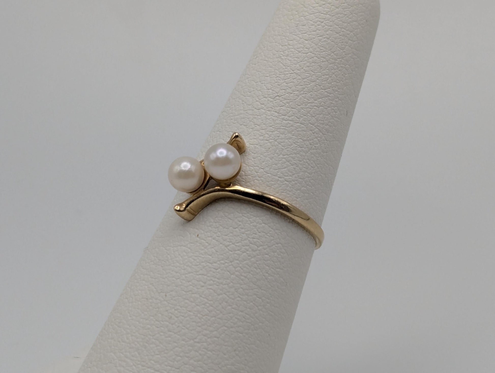 10k Yellow Gold Vintage Pearl Cluster Ring. Promise Ring. Double Pearl Ring.