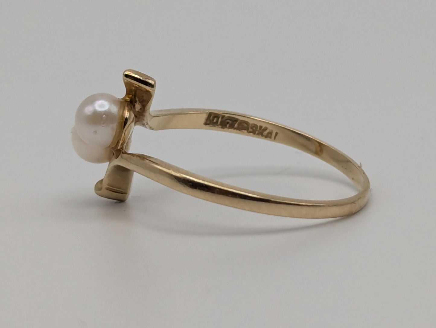 10k Yellow Gold Vintage Pearl Cluster Ring. Promise Ring. Double Pearl Ring.