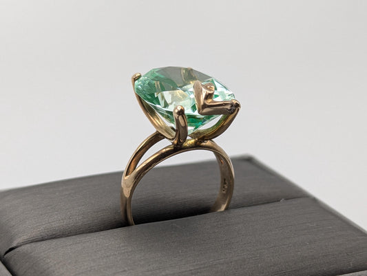 14k Yellow Gold Light Green Topaz Ring. Cocktail Statement Ring.