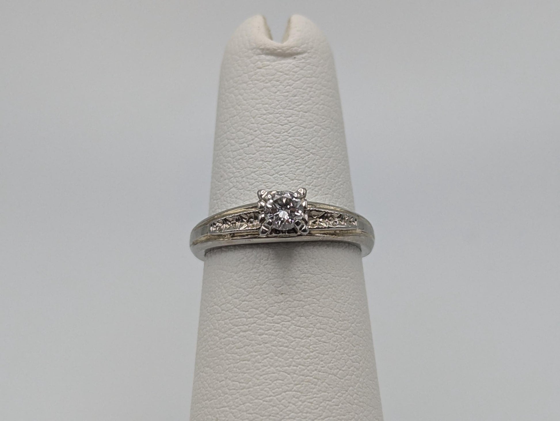 18k White Gold Cathedral Setting .20ct Princess Cut Diamond Engagement Wedding Ring