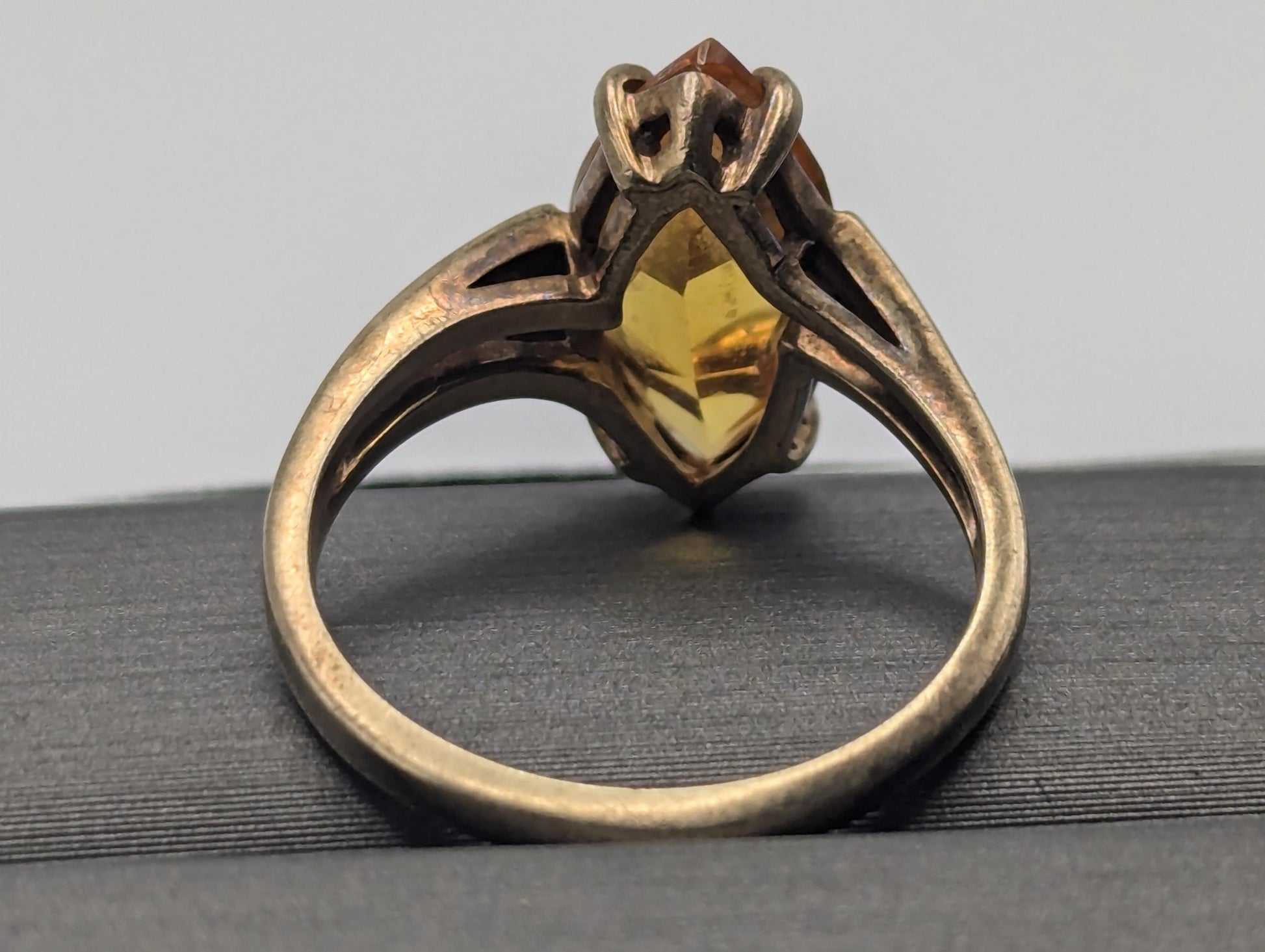 10k Yellow Gold Vintage Yellow Sapphire Stone Art Deco Ring Cocktail Pinky Ring.