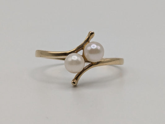 10k Yellow Gold Vintage Pearl Cluster Ring. Promise Ring. Double Pearl Ring.