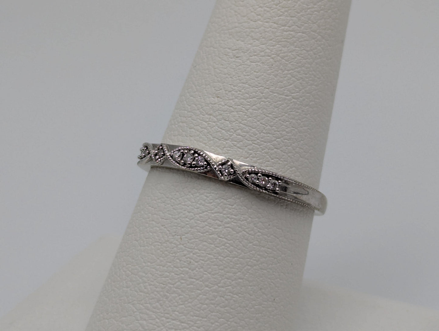 10k White Gold Diamond Dainty Band Ring Minimalist Wave Design Ring Anniversary Band