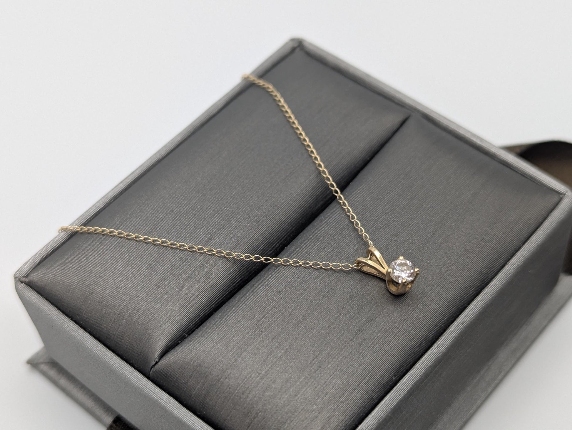 14k Yellow Gold Diamond Necklace. Diamond Solitare Necklace 17"