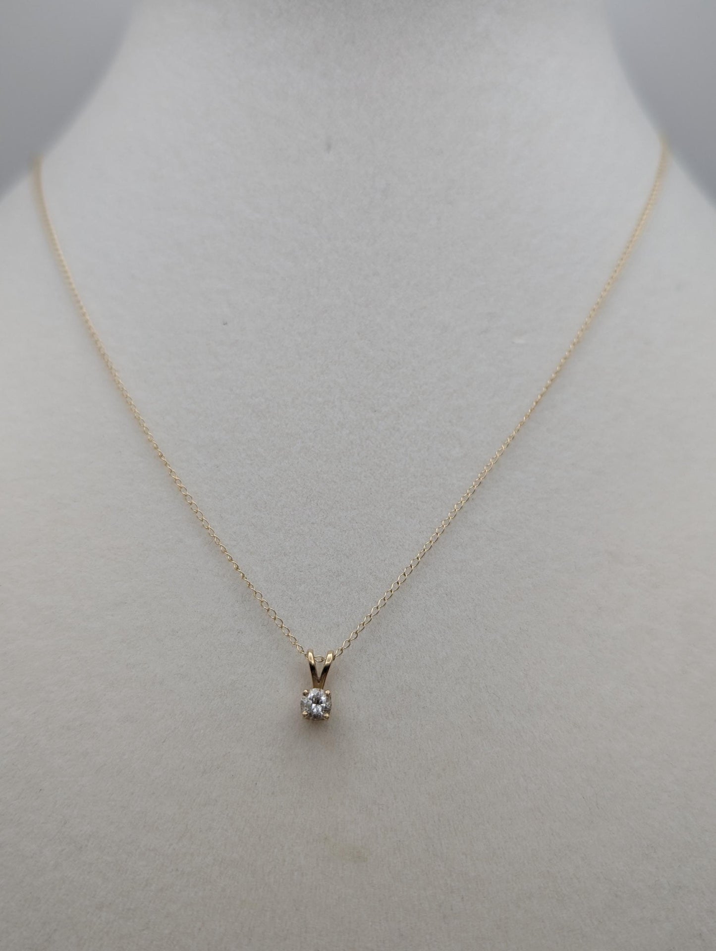 14k Yellow Gold Diamond Necklace. Diamond Solitare Necklace 17"