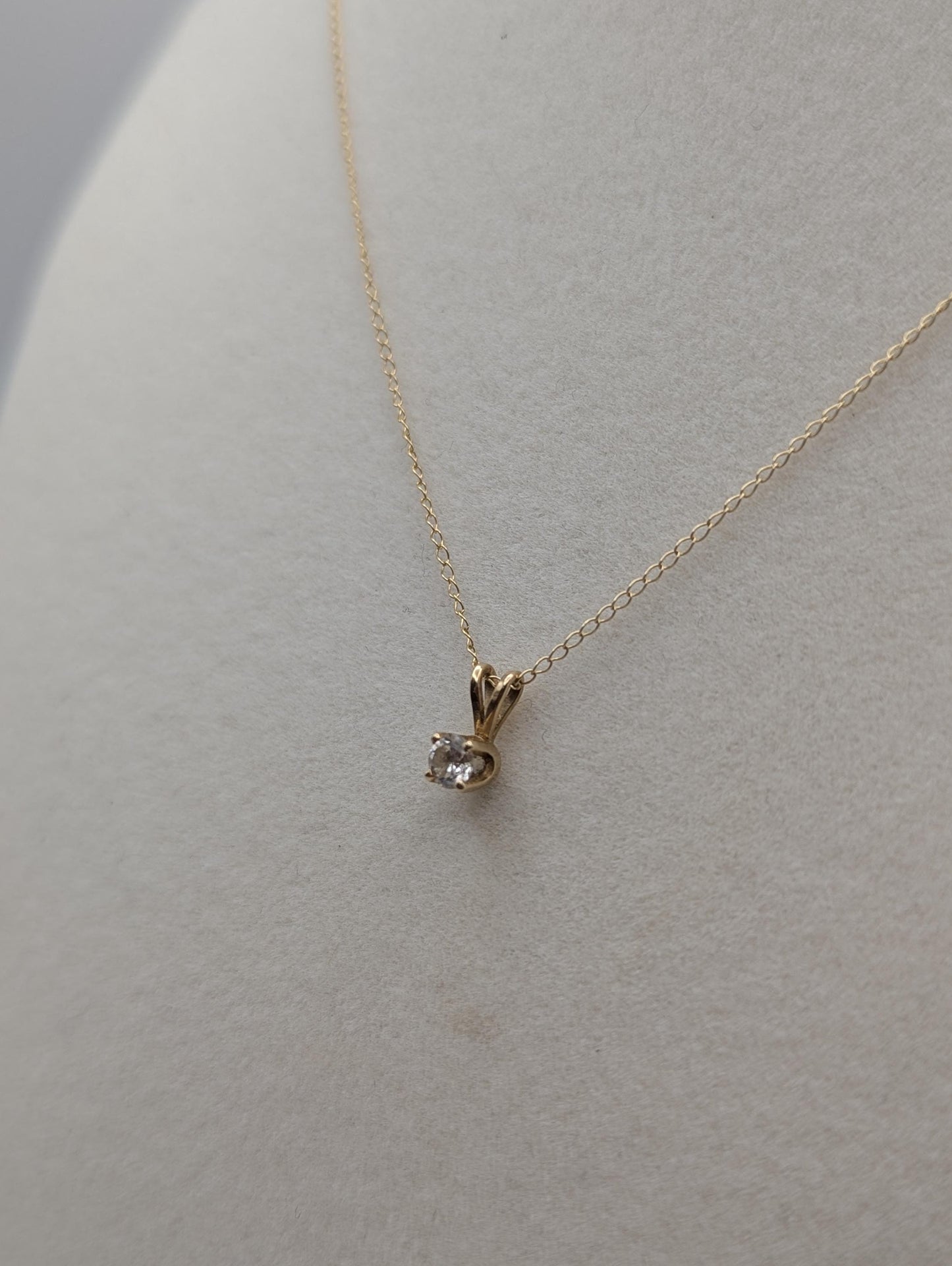 14k Yellow Gold Diamond Necklace. Diamond Solitare Necklace 17"