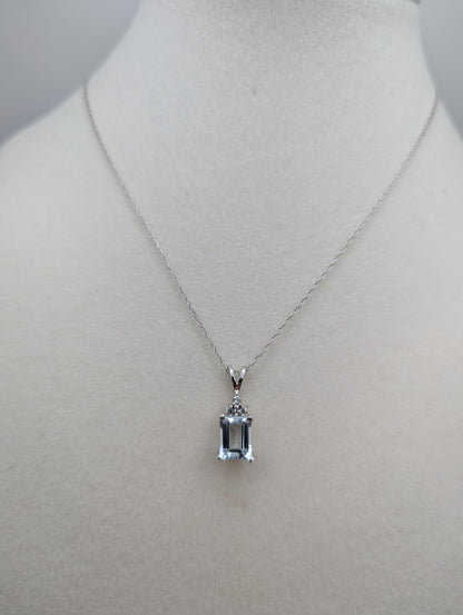 10k White Gold Diamond Aquamarine Pendant Necklace 18 "