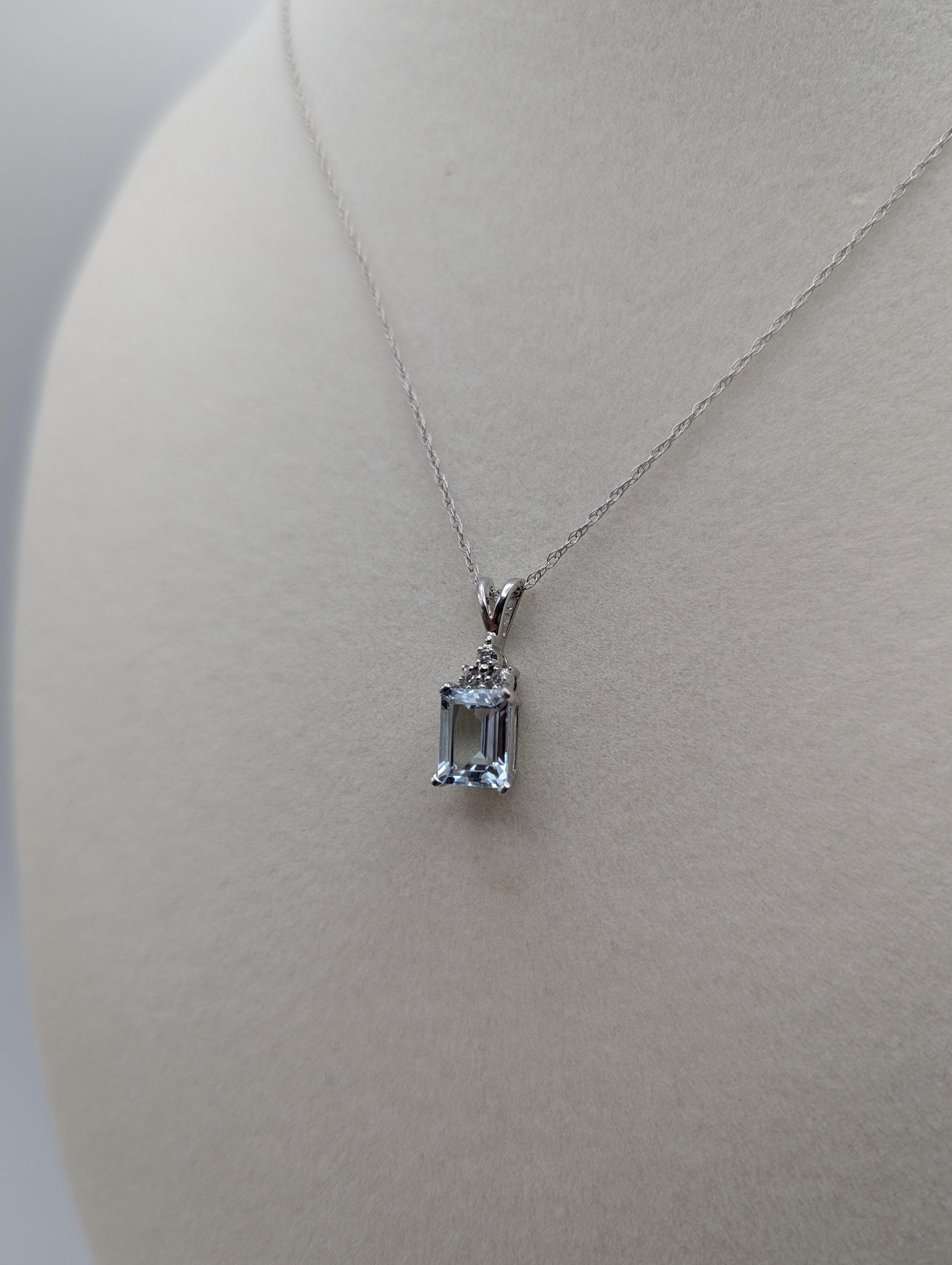 10k White Gold Diamond Aquamarine Pendant Necklace 18 "