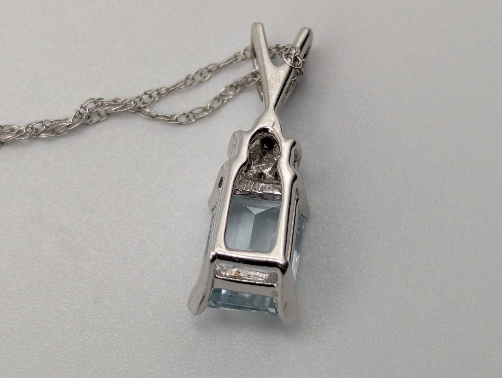 10k White Gold Diamond Aquamarine Pendant Necklace 18 "