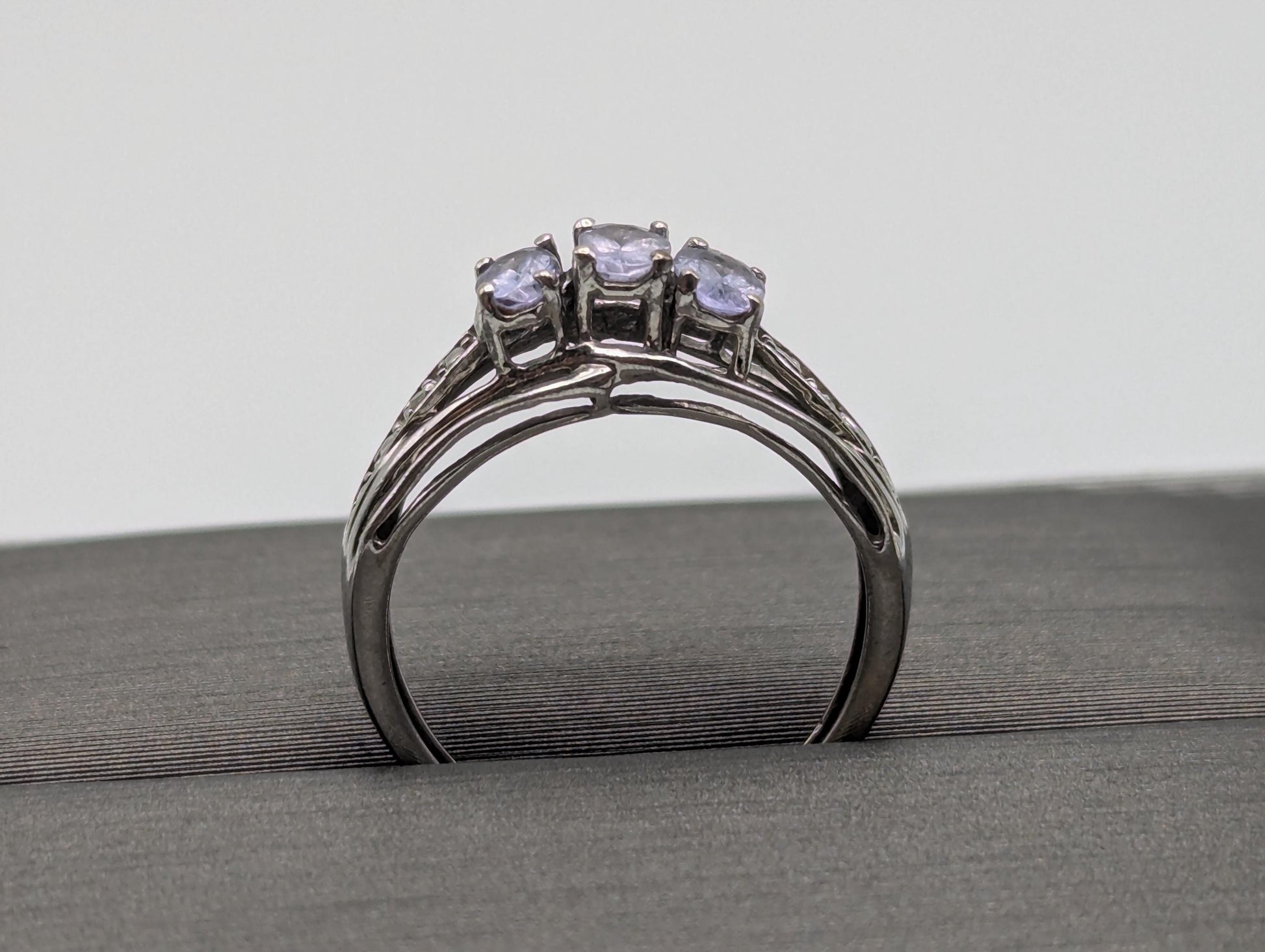 10k Yellow Gold Tanzanite Diamond Vintage Promise Cocktail Ring.