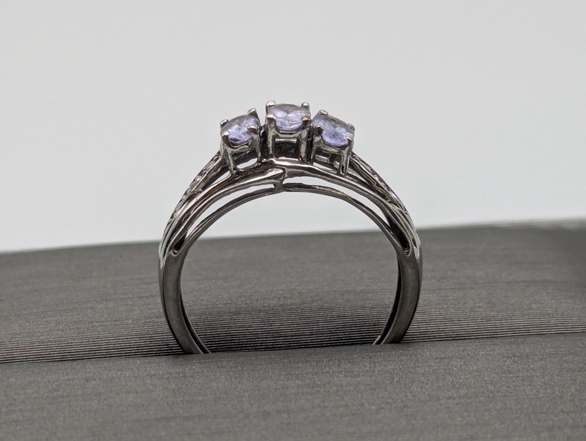 10k White Gold Tanzanite Diamond Vintage Promise Cocktail Ring.