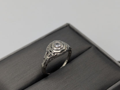 Vintage Art Deco 18K White Gold Filigree .25ct Diamond Ring Engagement Ring