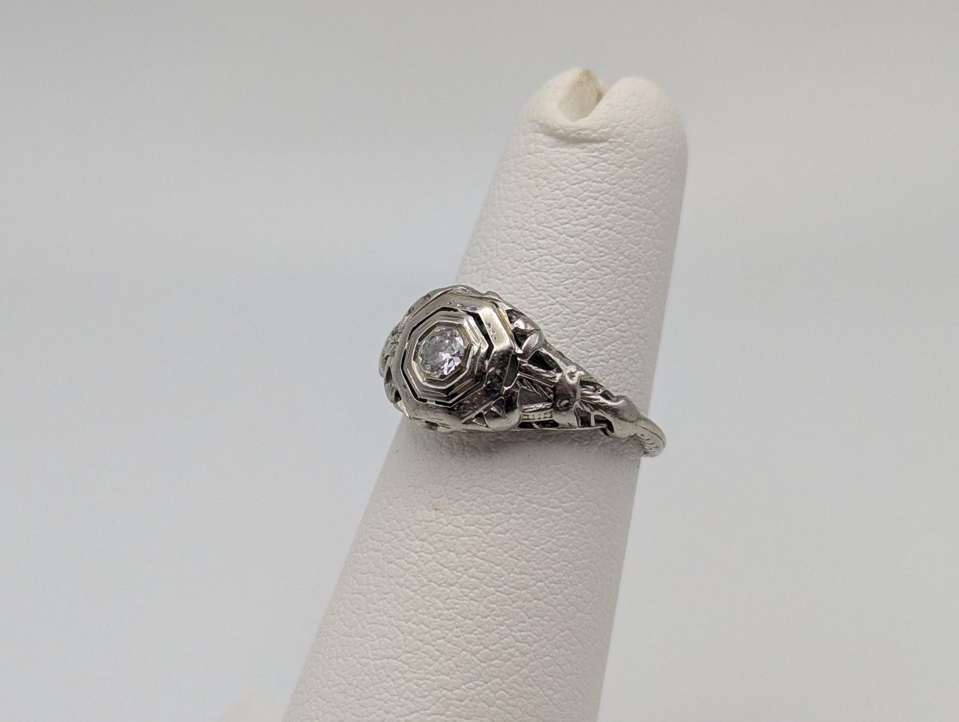 Vintage Art Deco 18K White Gold Filigree .25ct Diamond Ring Engagement Ring