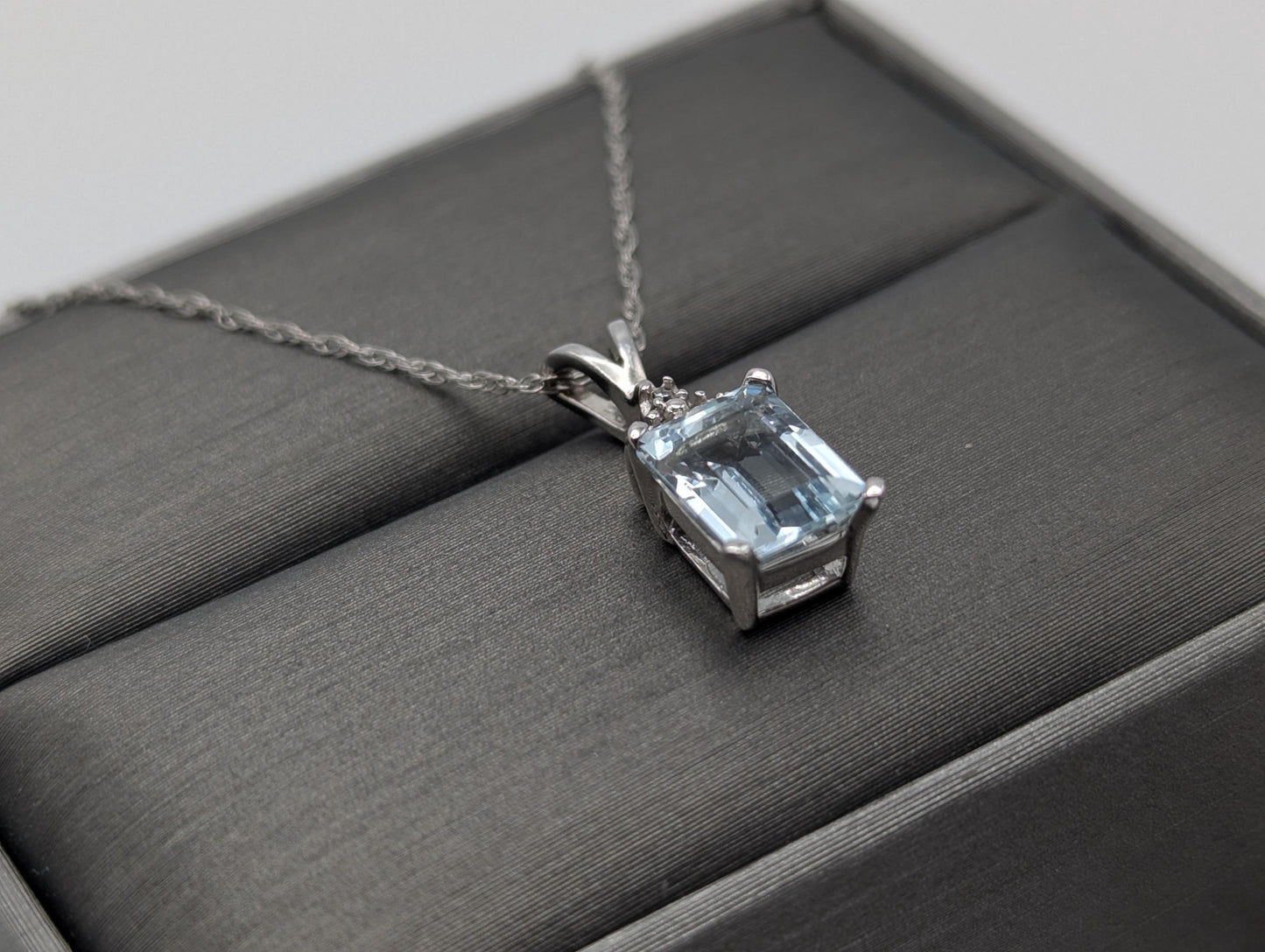 10k White Gold Diamond Aquamarine Pendant Necklace 18 "