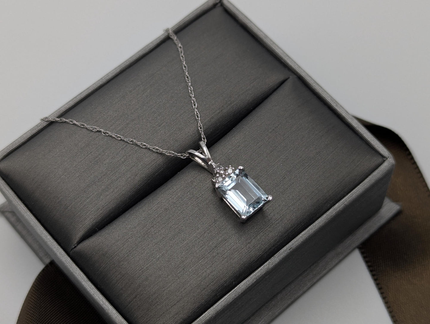 10k White Gold Diamond Aquamarine Pendant Necklace 18 "