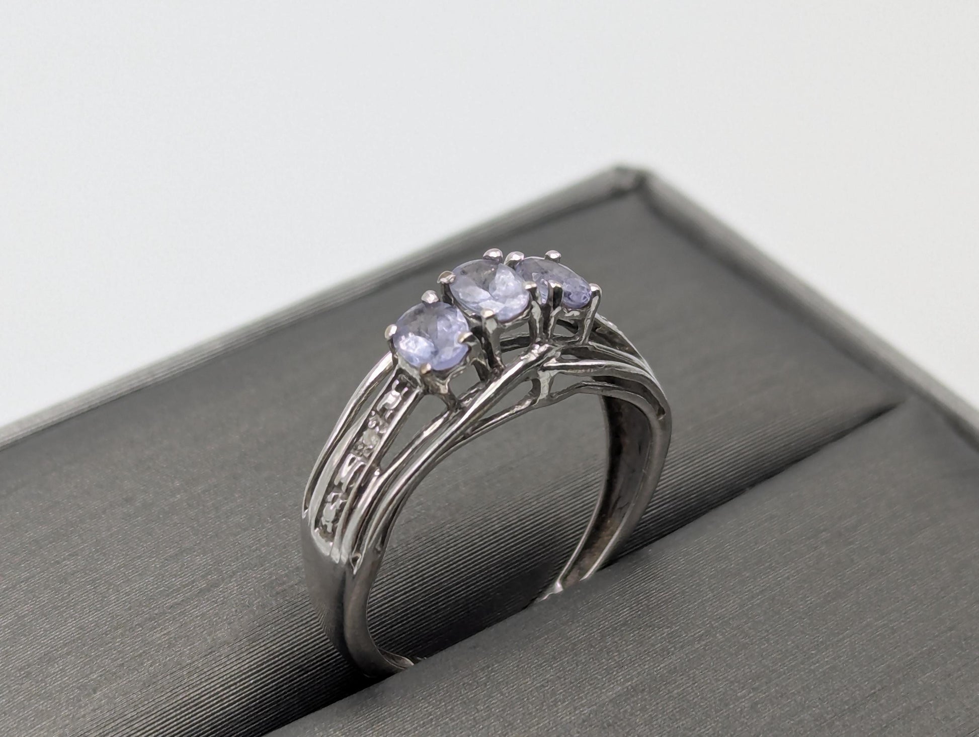 10k White Gold Tanzanite Diamond Vintage Promise Cocktail Ring.