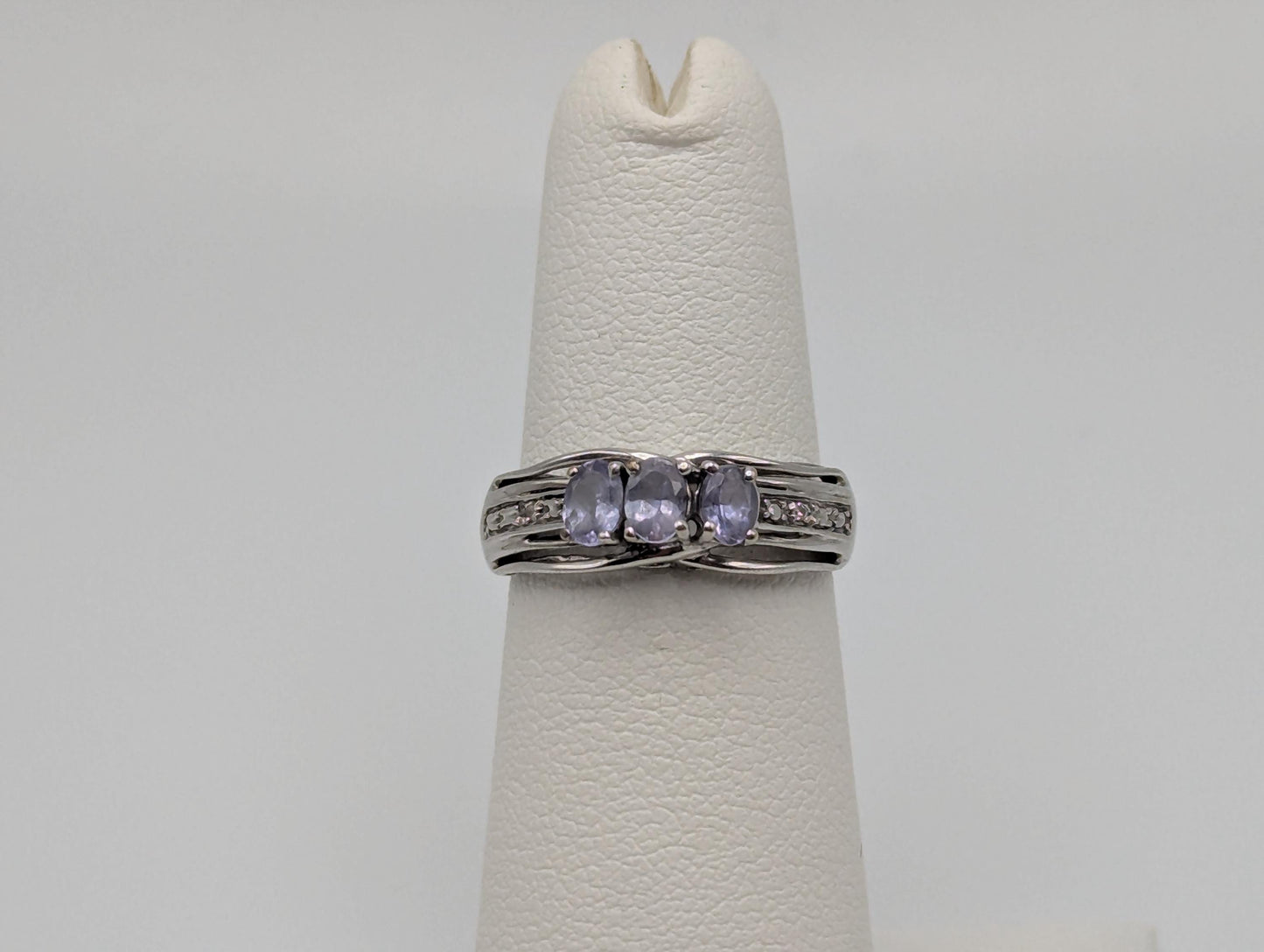 10k White Gold Tanzanite Diamond Vintage Promise Cocktail Ring.