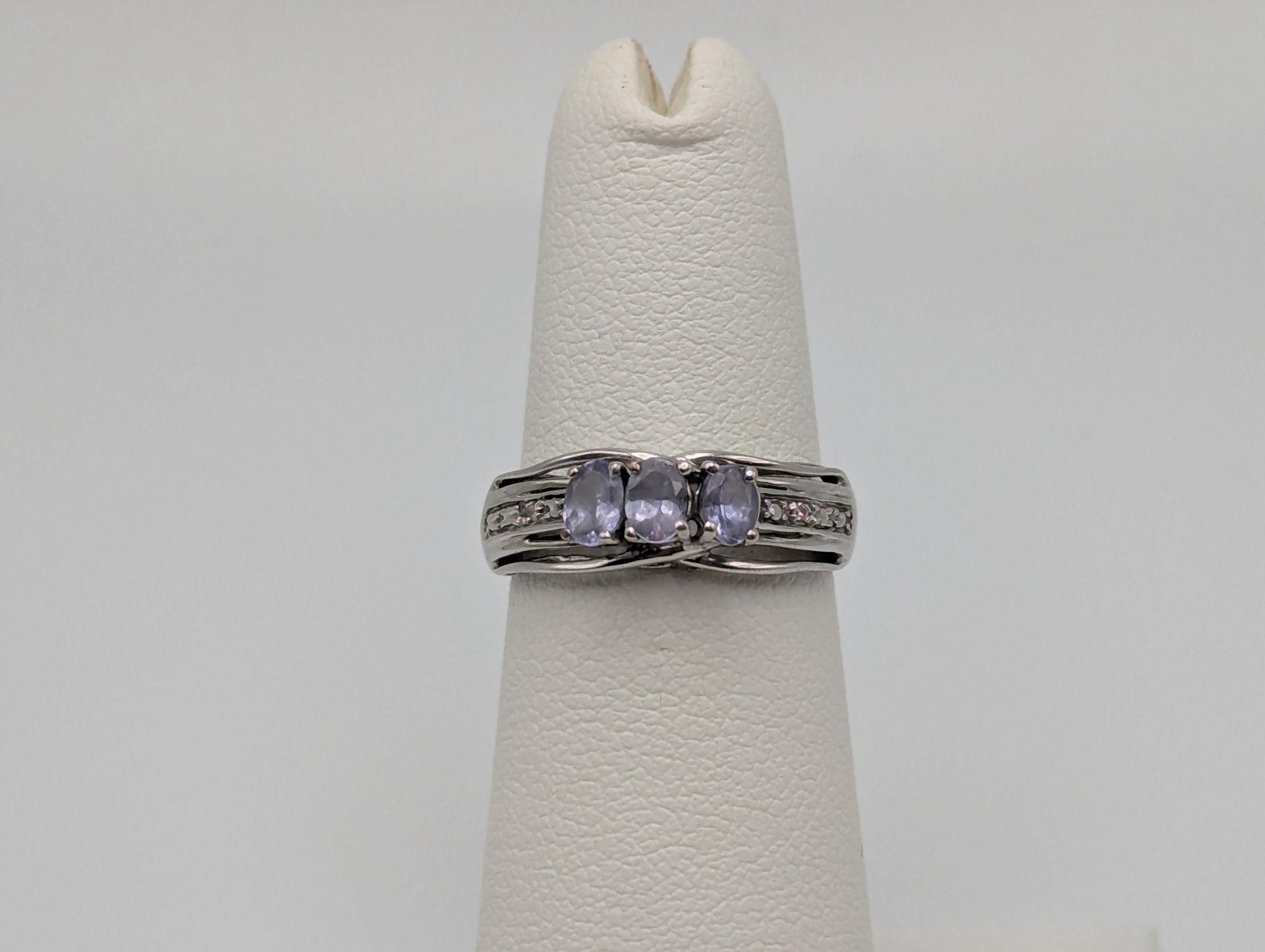 10k White Gold Tanzanite Diamond Vintage Promise Cocktail Ring.