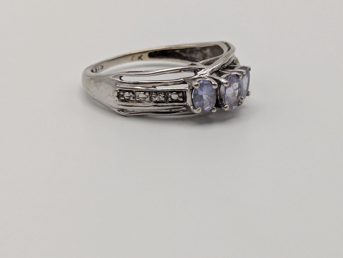 10k White Gold Tanzanite Diamond Vintage Promise Cocktail Ring.