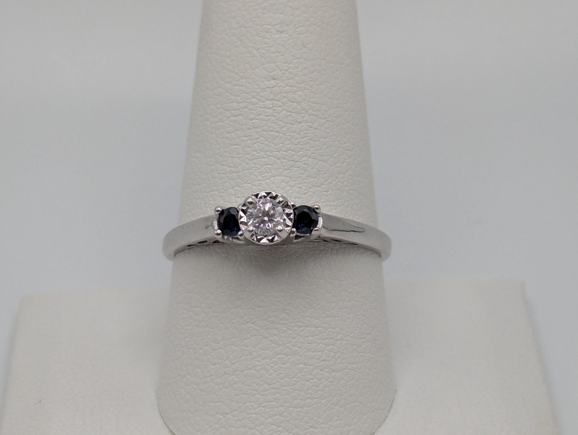 10k White Gold Diamond Blue Sapphire Engagement Wedding Promise Ring Band