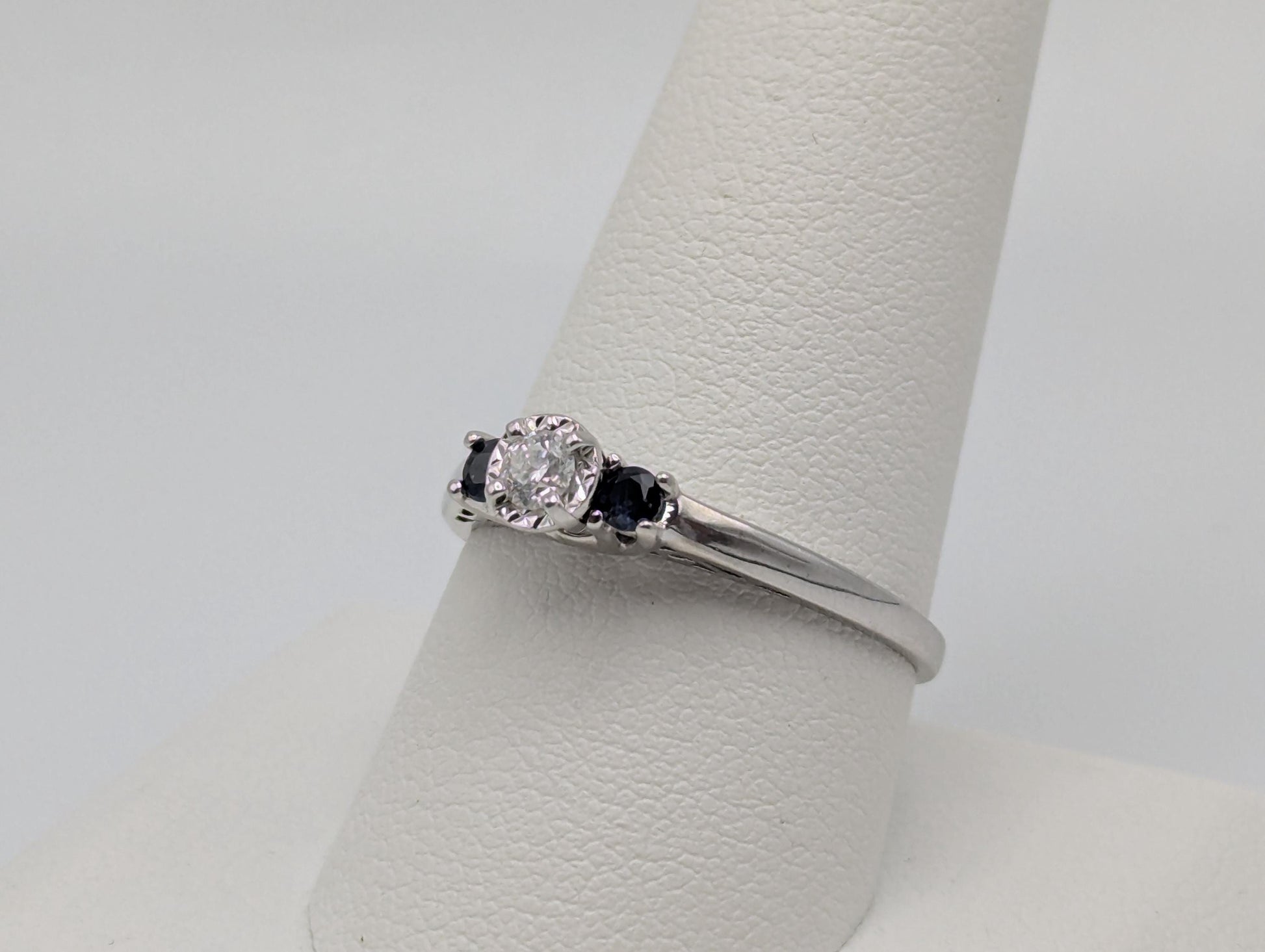 10k White Gold Diamond Blue Sapphire Engagement Wedding Promise Ring Band