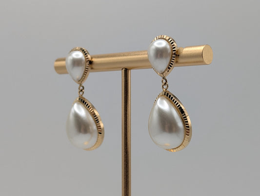 14k Yellow Gold Pear Mabe Pearl Dangle Earrings Pearl Tear Drop Earrings.