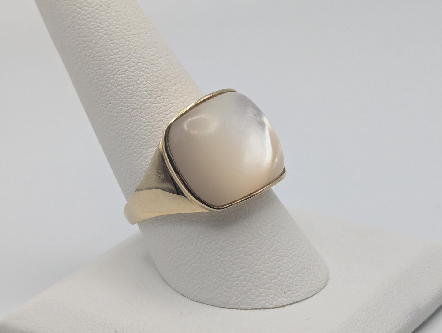 Vintage Gold 14k White Moonglow Mother of Pearl MOP Cabochon Signet Ring