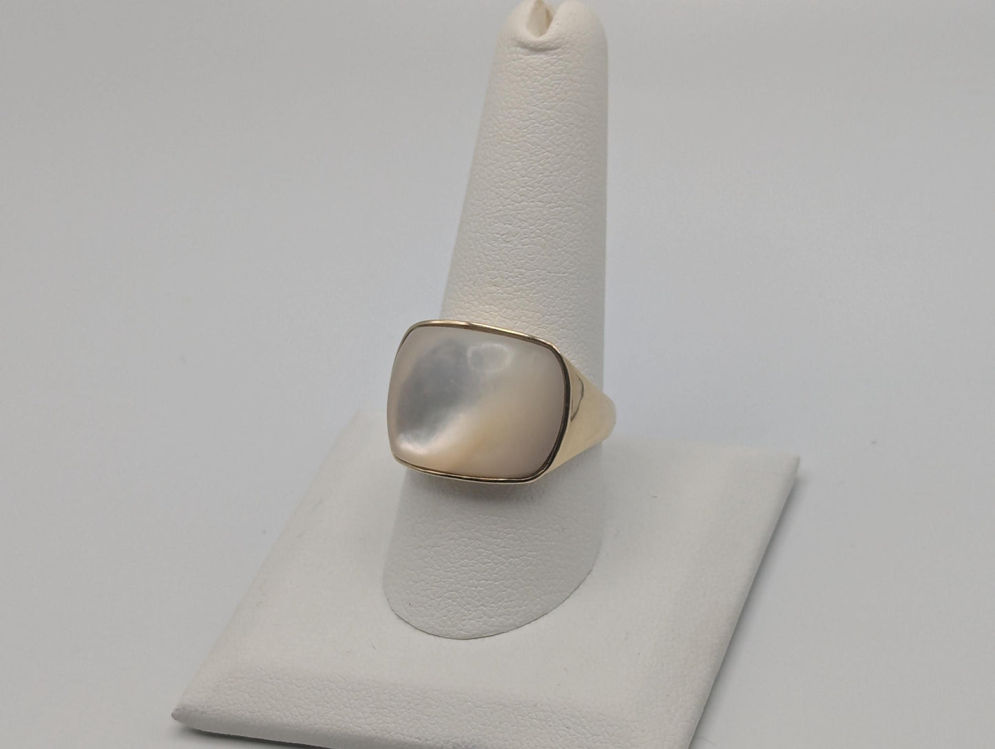 Vintage Gold 14k White Moonglow Mother of Pearl MOP Cabochon Signet Ring