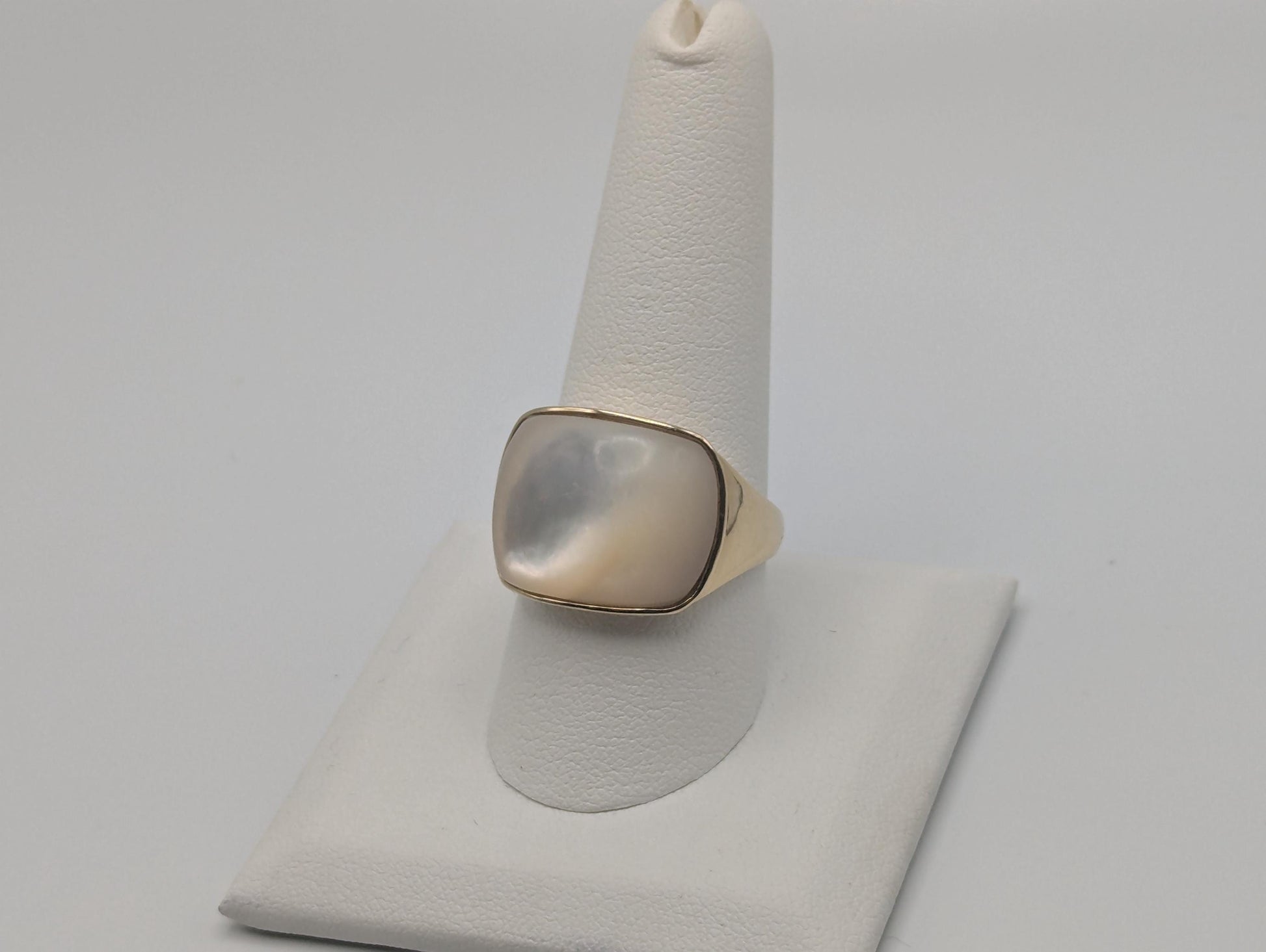 Vintage Gold 14k White Moonglow Mother of Pearl MOP Cabochon Signet Ring