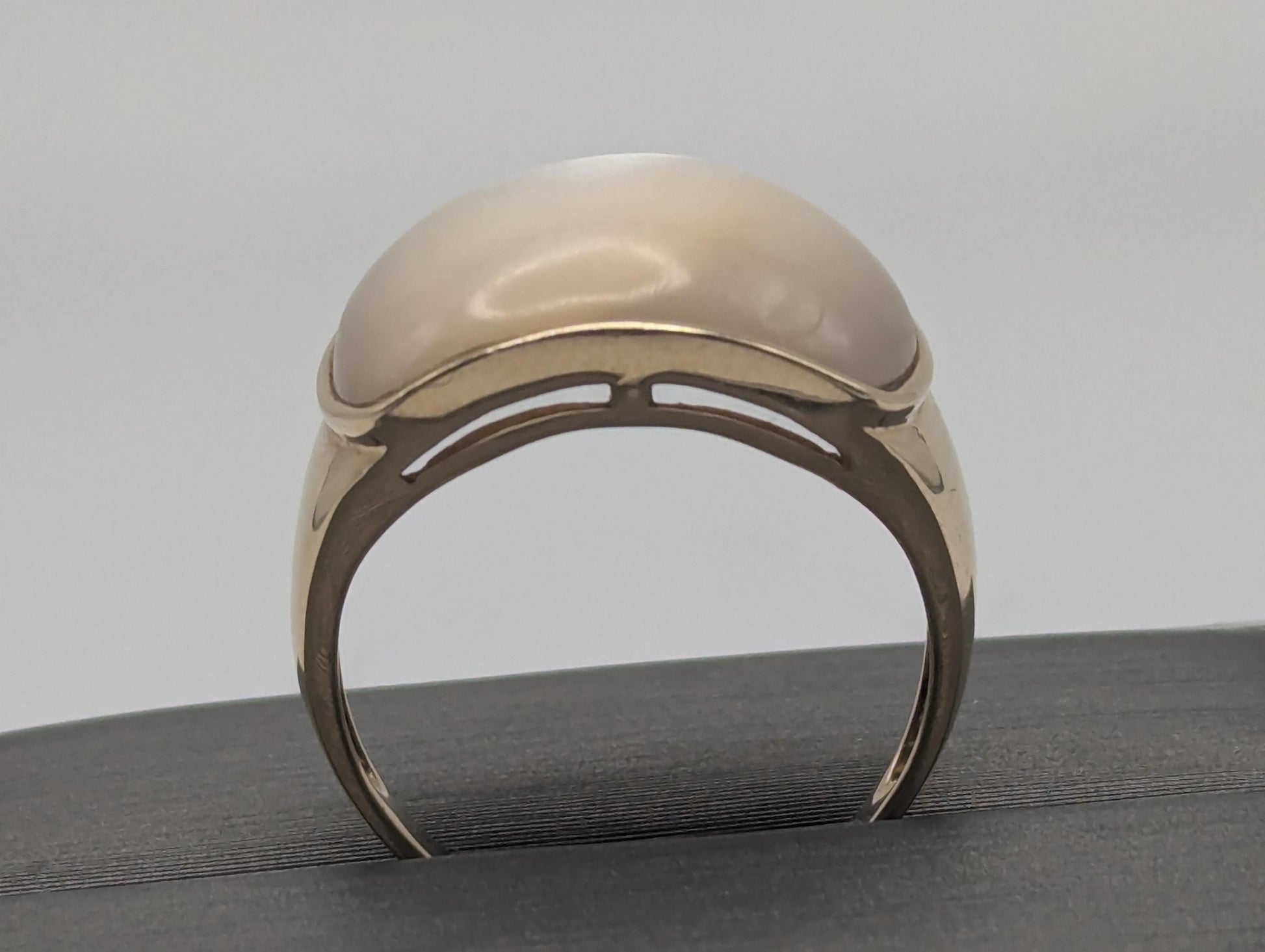 Vintage Gold 14k White Moonglow Mother of Pearl MOP Cabochon Signet Ring