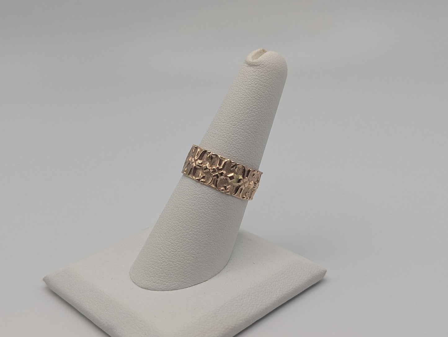1900s JR Wood & Sons 10k Gold Etched Pattern Wedding Ring Cigar Band Antique