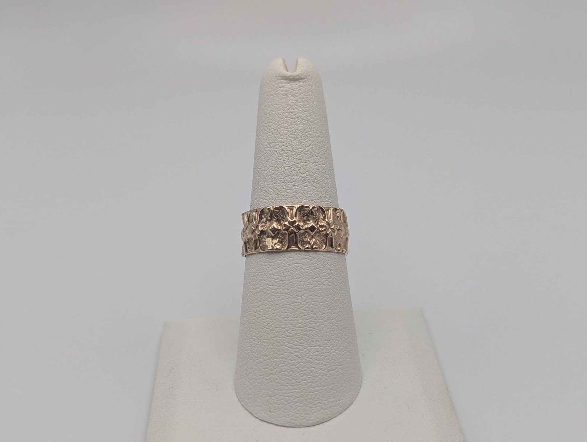 1900s JR Wood & Sons 10k Gold Etched Pattern Wedding Ring Cigar Band Antique