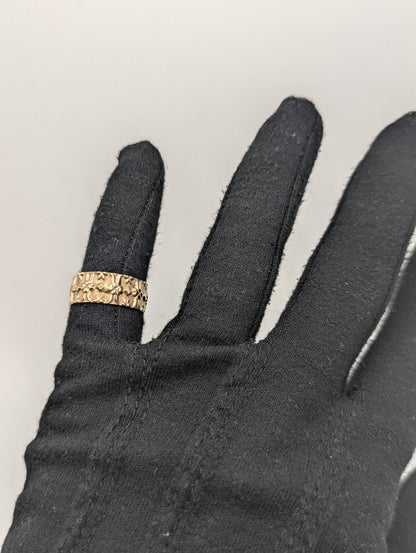 1900s JR Wood & Sons 10k Gold Etched Pattern Wedding Ring Cigar Band Antique