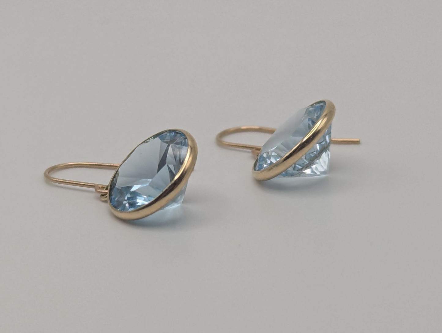 10K APPRAISED! Gold London Blue Topaz Drop Dangle Earrings Round Bezel Set Topaz Earrings