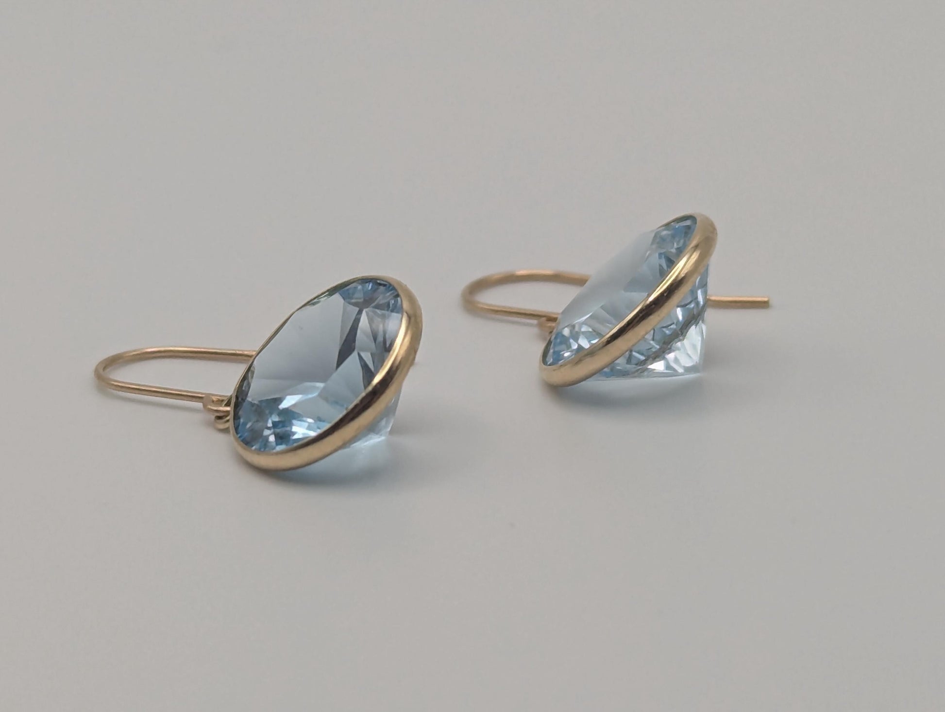 10K APPRAISED! Gold London Blue Topaz Drop Dangle Earrings Round Bezel Set Topaz Earrings