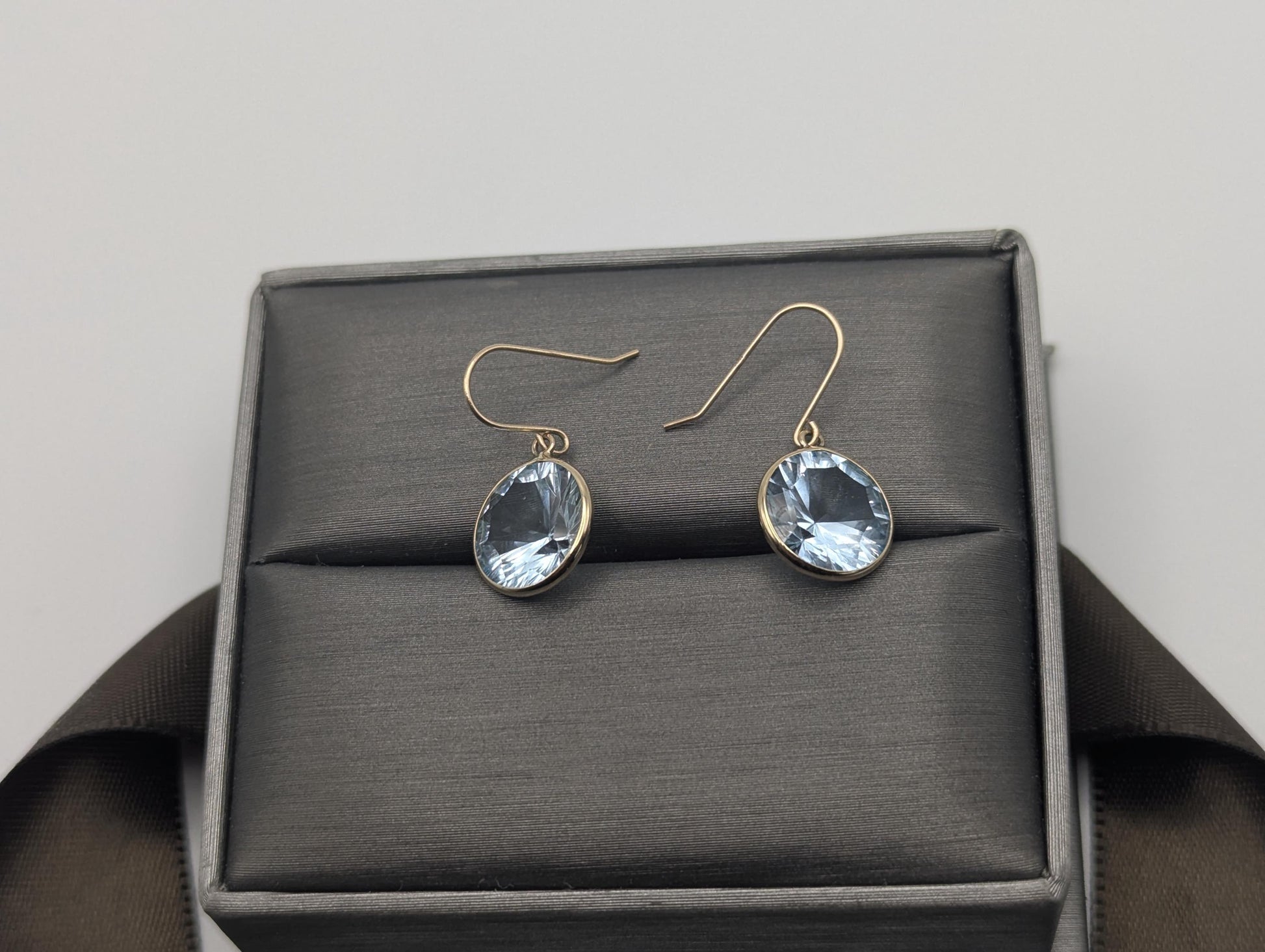 10K APPRAISED! Gold London Blue Topaz Drop Dangle Earrings Round Bezel Set Topaz Earrings