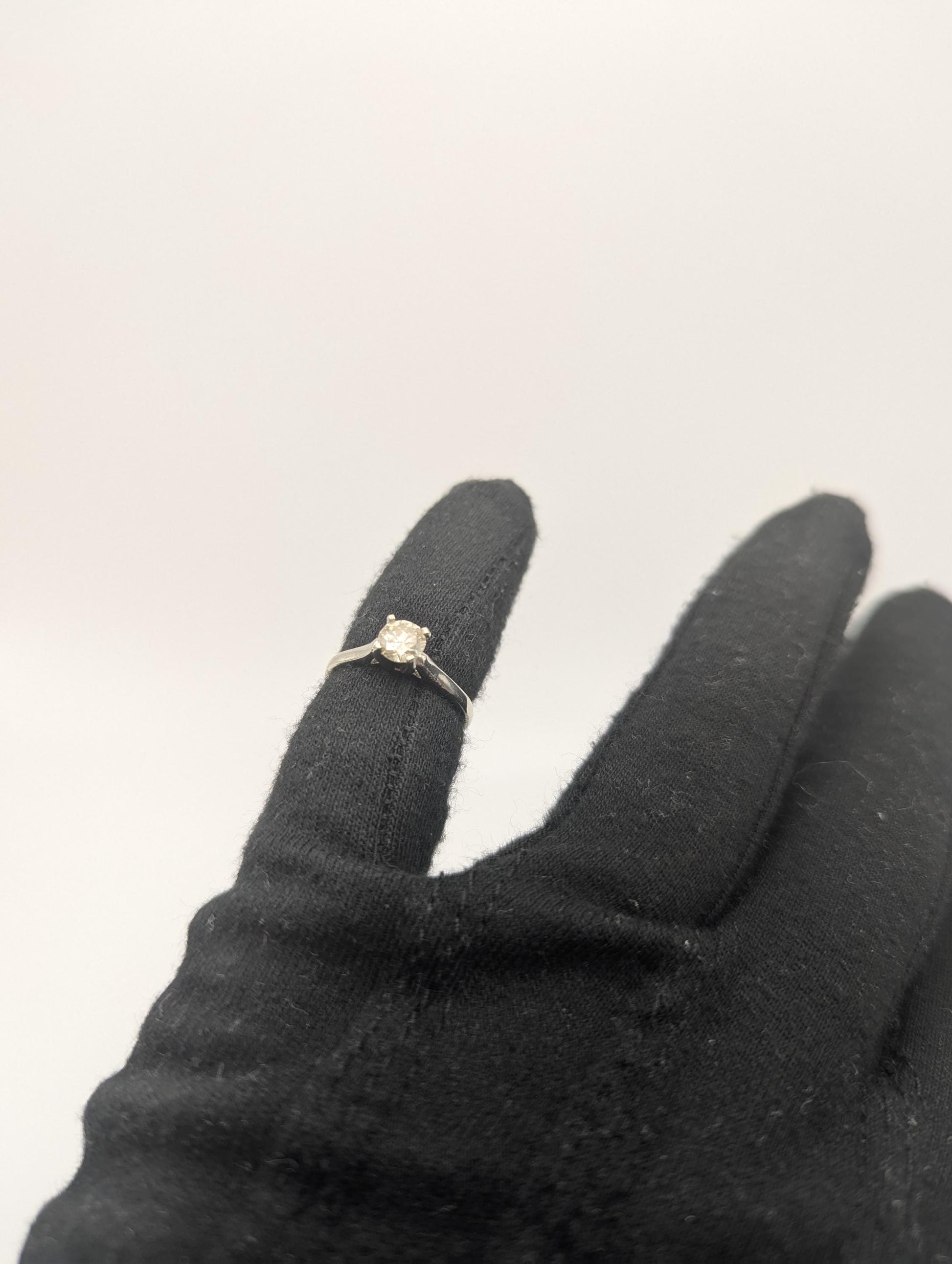 14k White Gold APPRAISED 0.5 ct Diamond Solitare Engagement Wedding Promise Ring