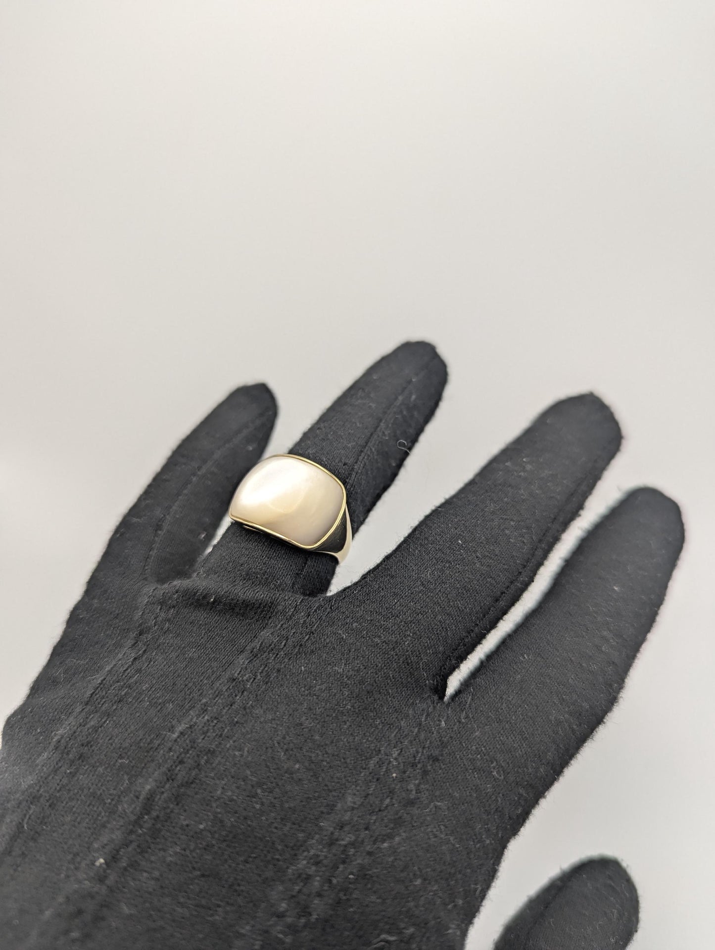 Vintage Gold 14k White Moonglow Mother of Pearl MOP Cabochon Signet Ring