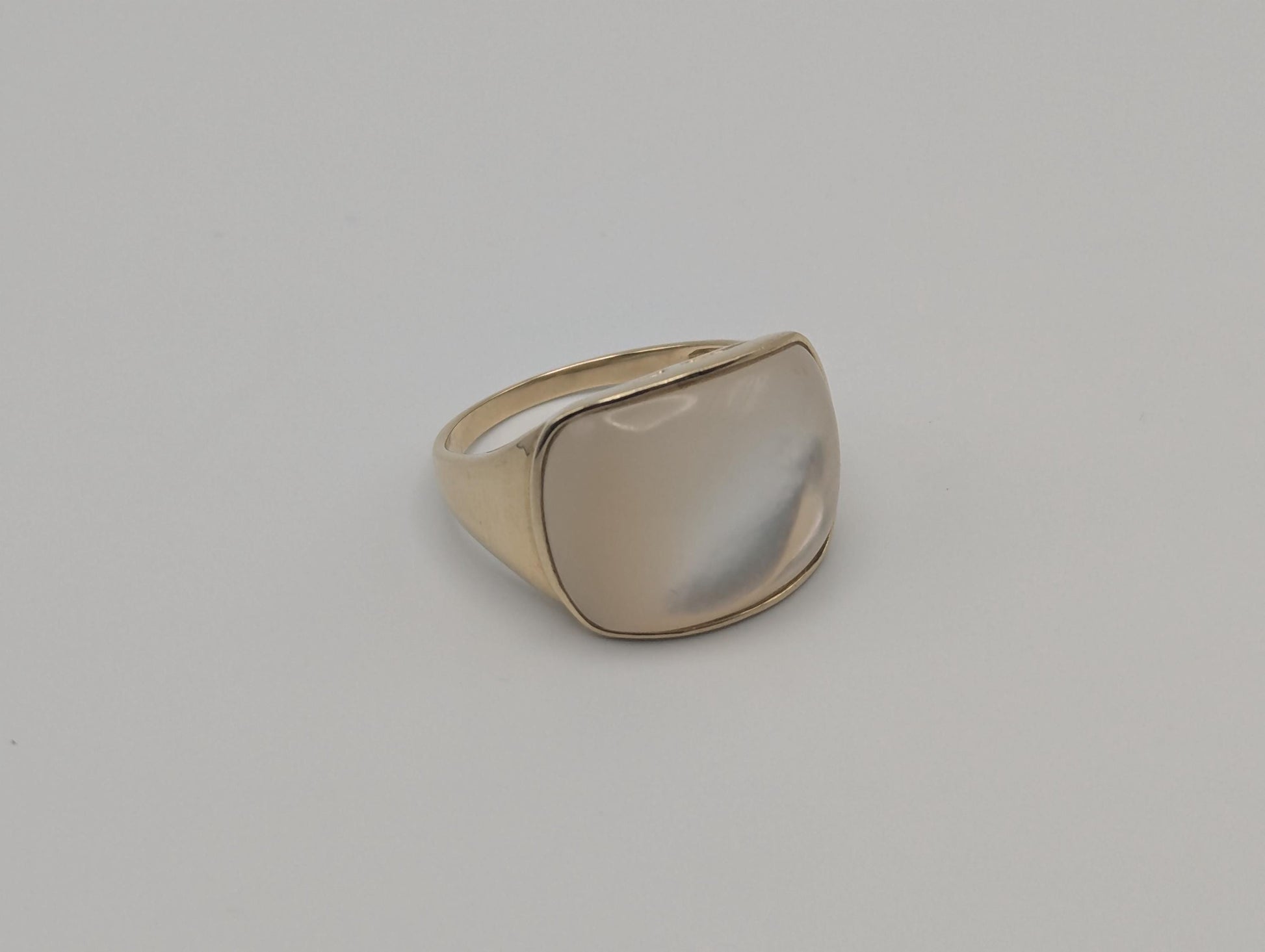 Vintage Gold 14k White Moonglow Mother of Pearl MOP Cabochon Signet Ring