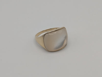 Vintage Gold 14k White Moonglow Mother of Pearl MOP Cabochon Signet Ring