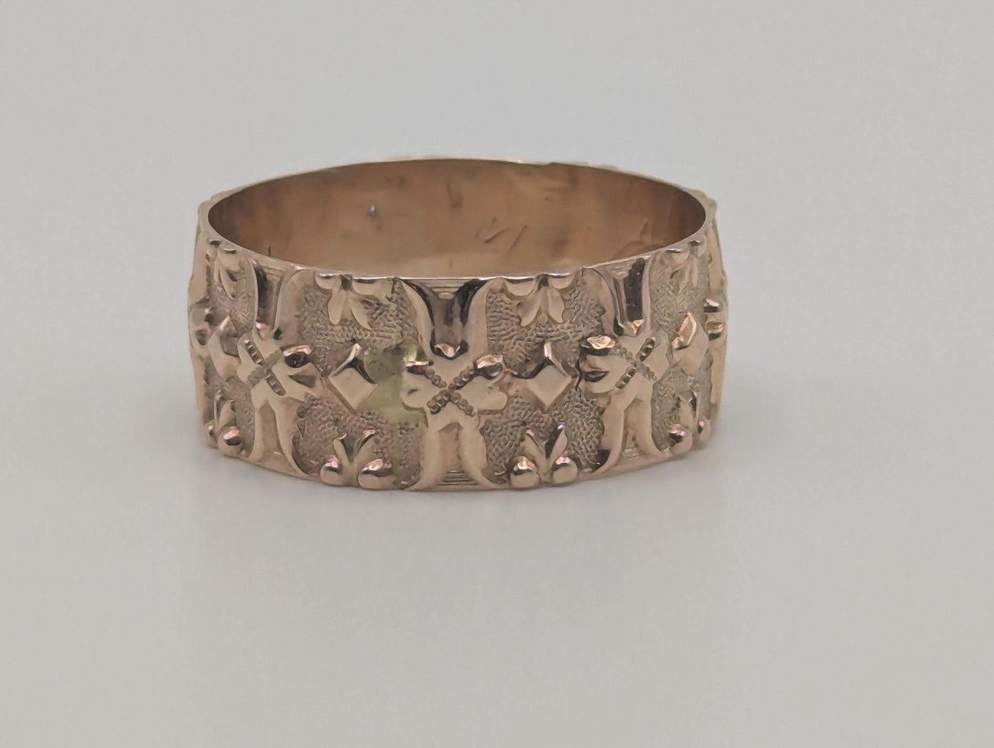 1900s JR Wood & Sons 10k Gold Etched Pattern Wedding Ring Cigar Band Antique